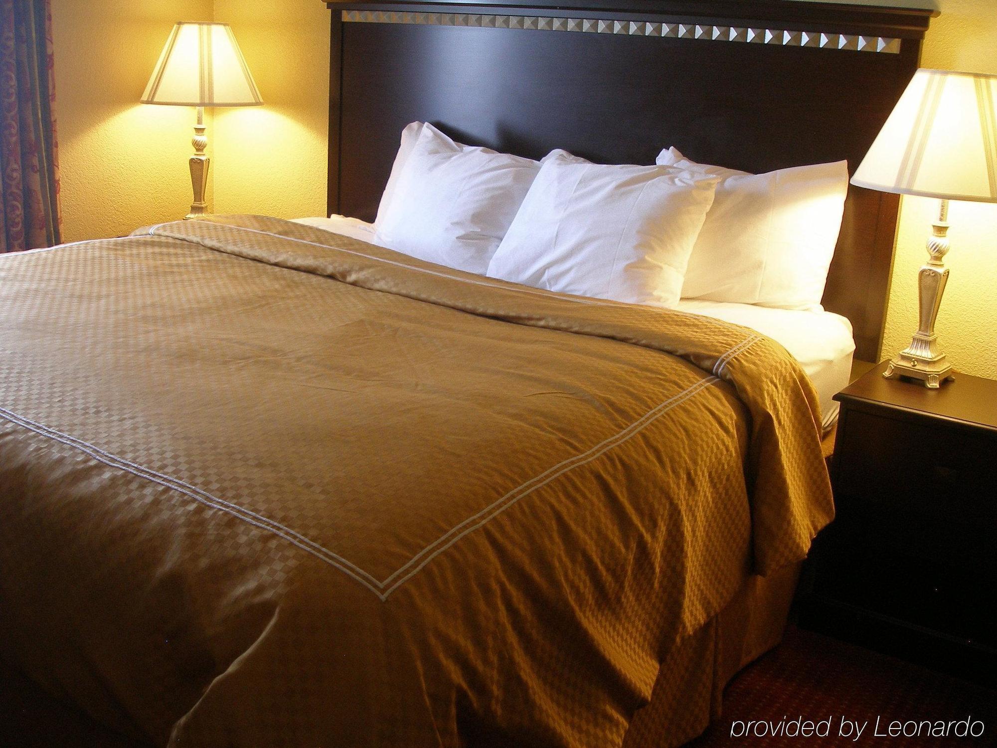 Comfort Suites Laredo Oda fotoğraf